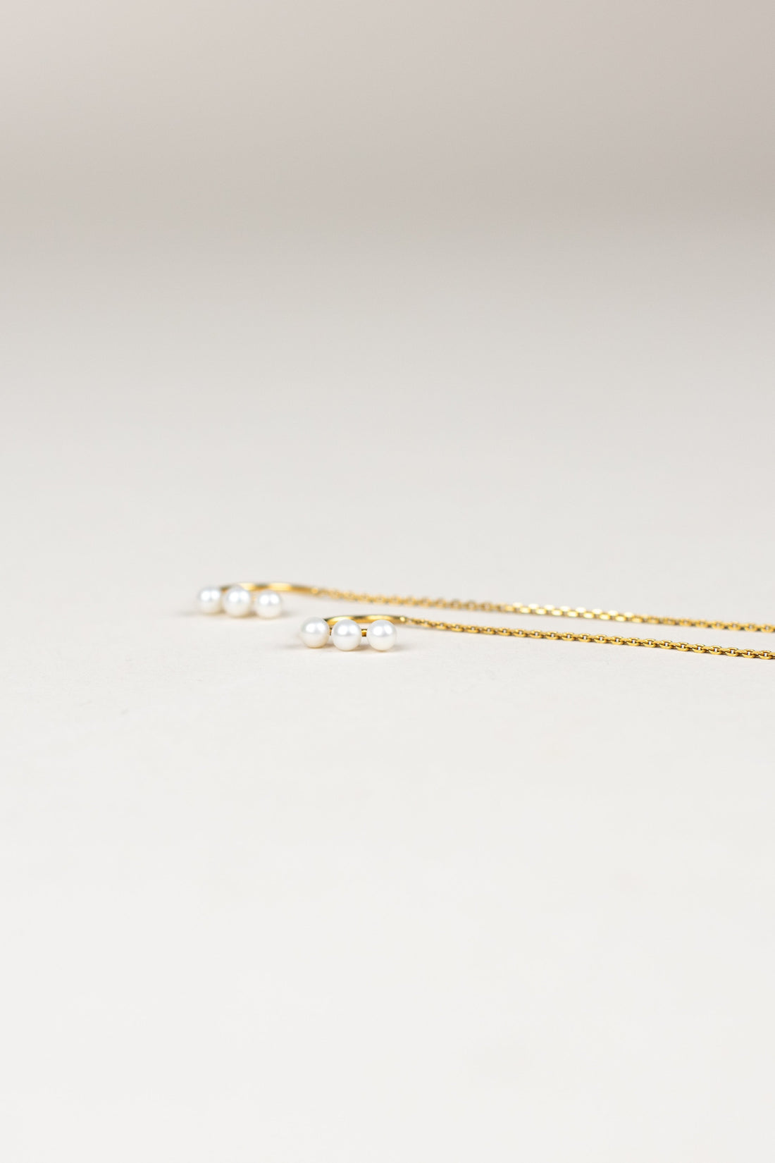 Chain perlové náušnice