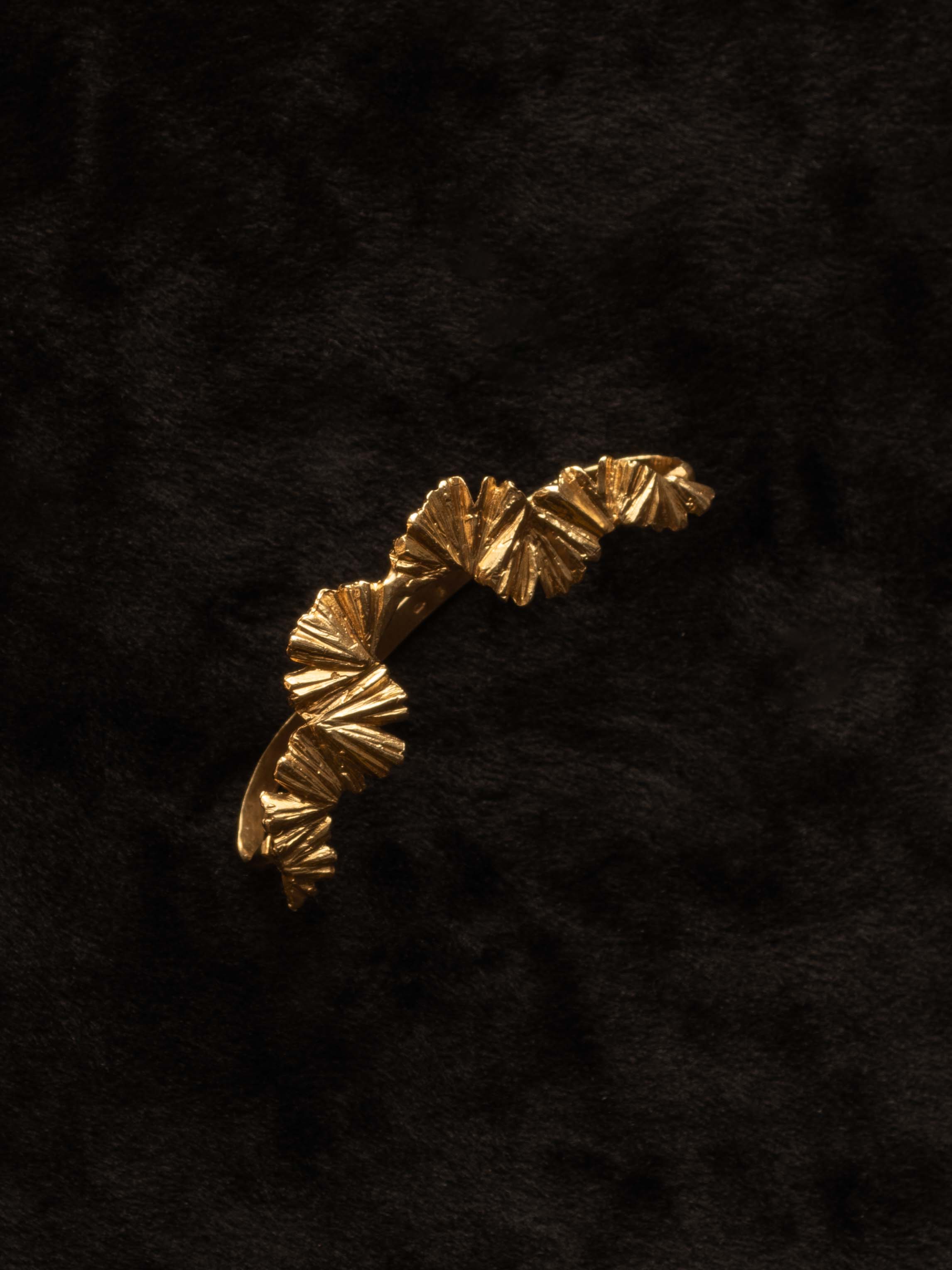 Gi ear cuff