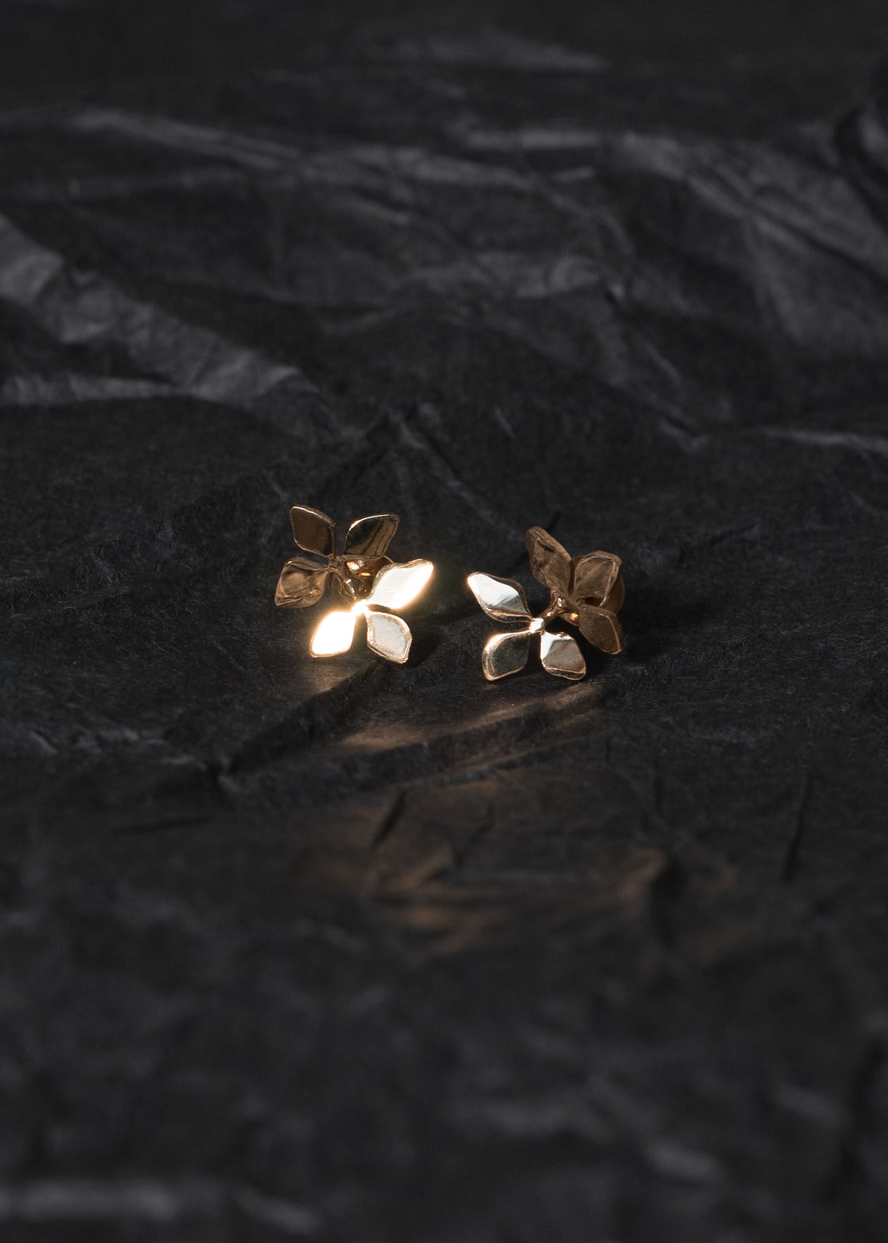 Mini náušnice s břečťanem