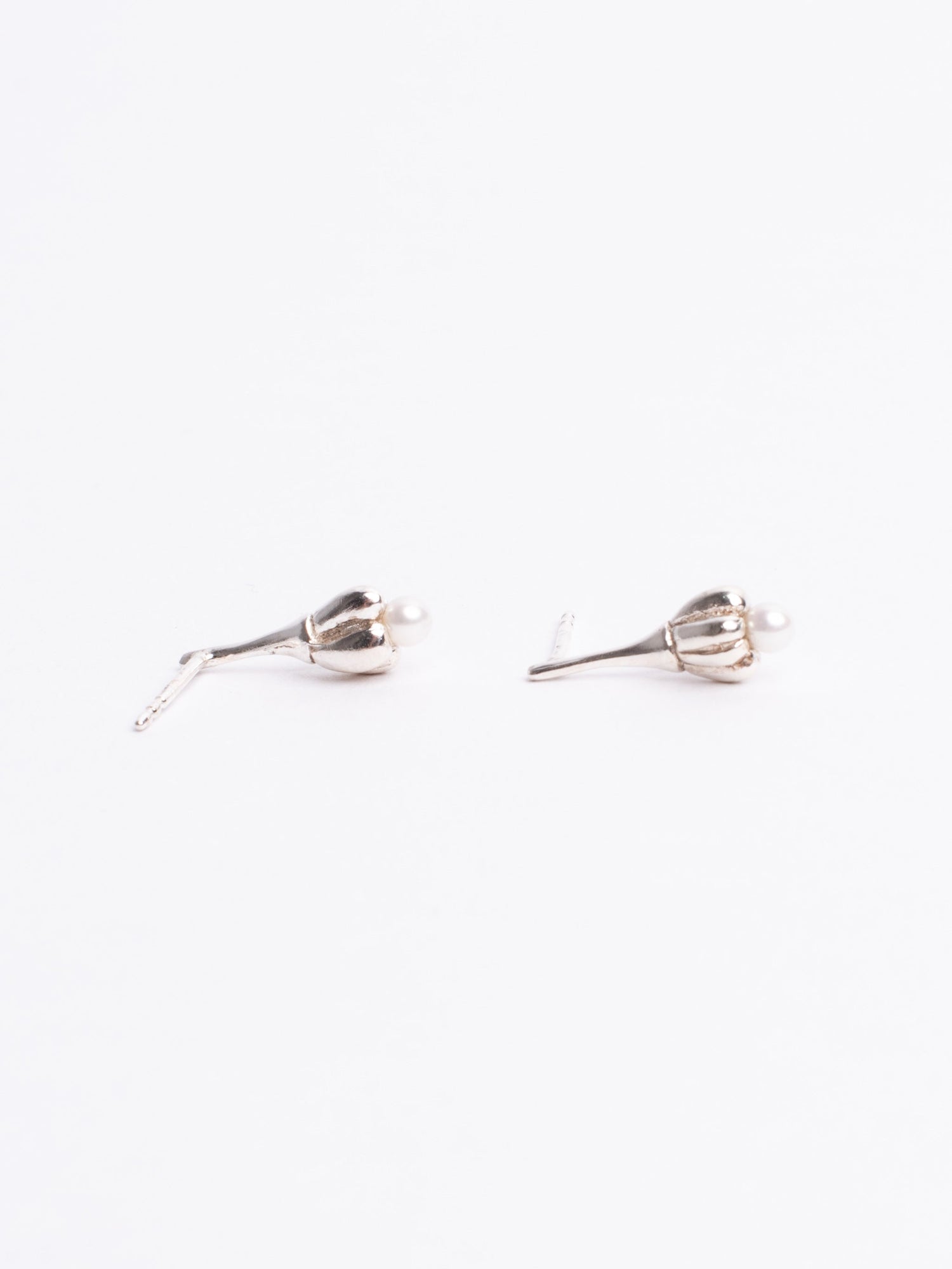 Small Flower earrings with pearl