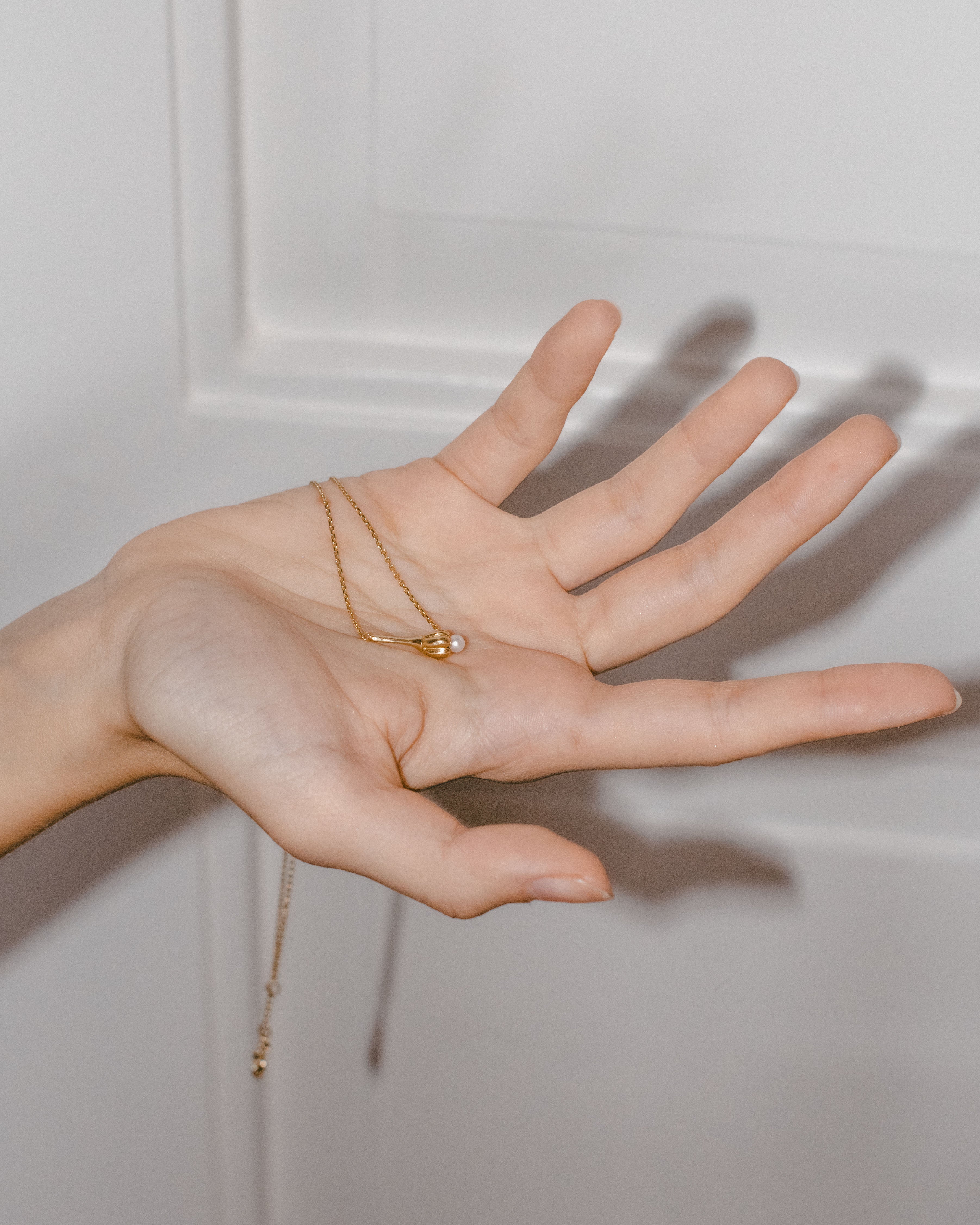 Tiny flower necklace with pearl