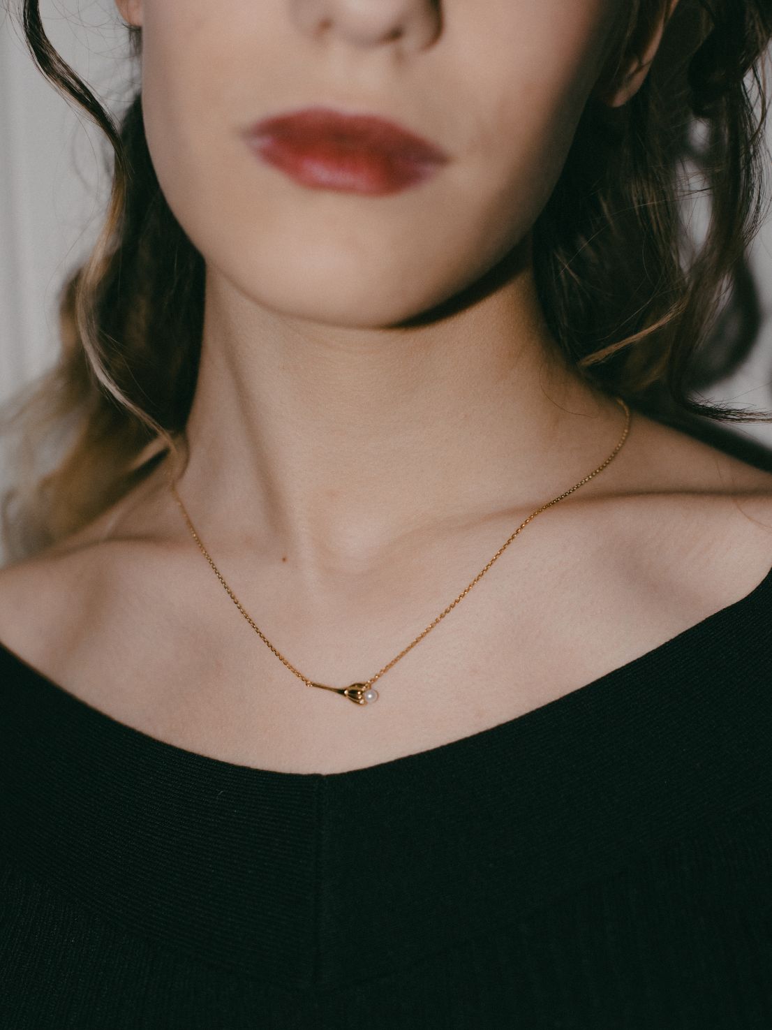 Tiny flower necklace with pearl