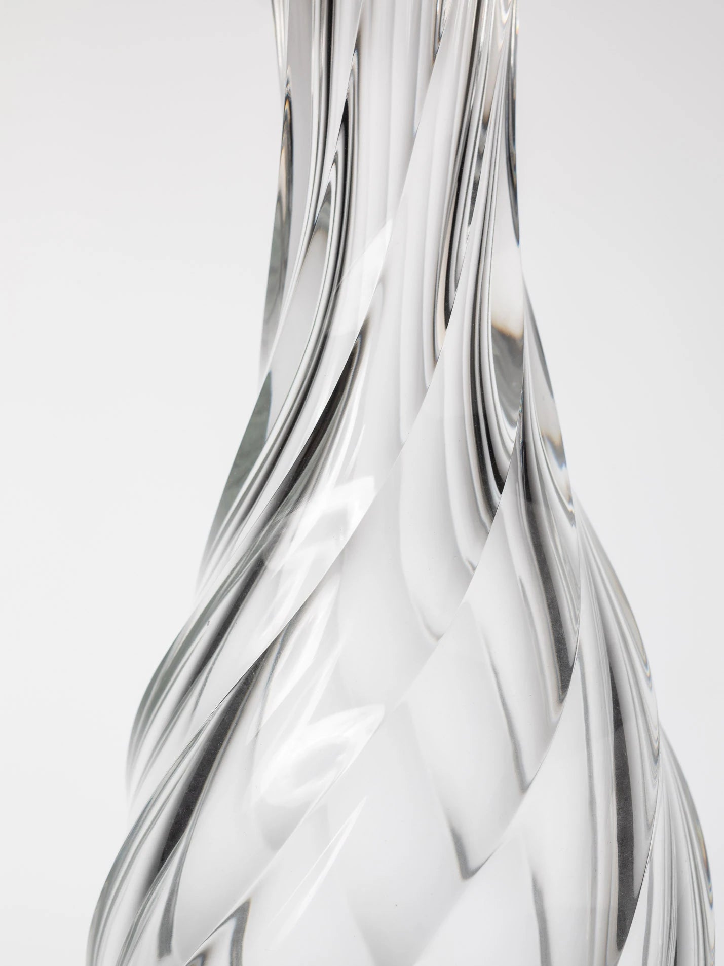 Tornado decanter