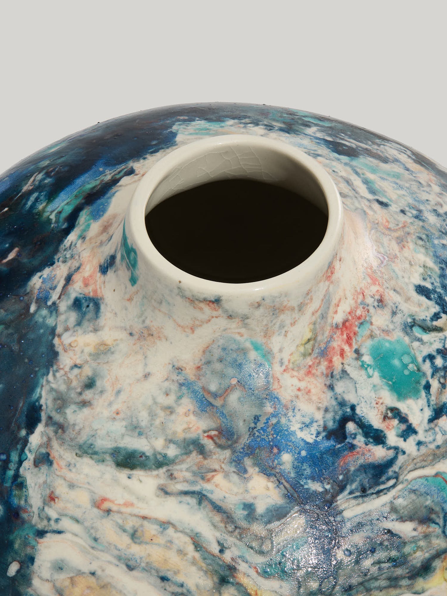 Marble vase large 2